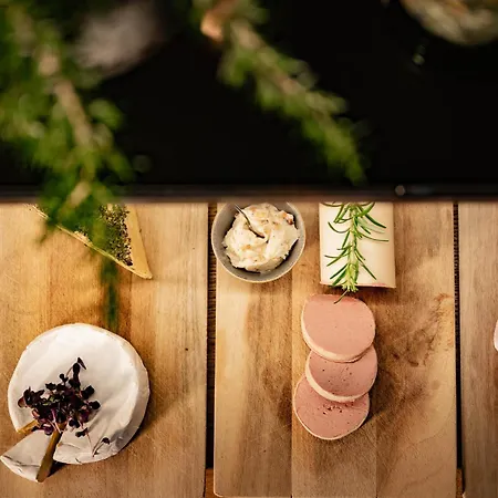 מלון Schoenherr Haus 4*