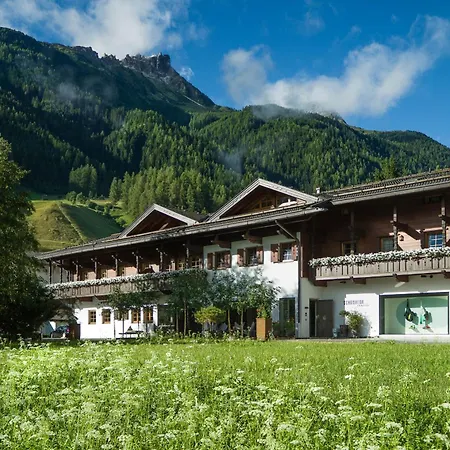 Schoenherr Haus فندق 4*